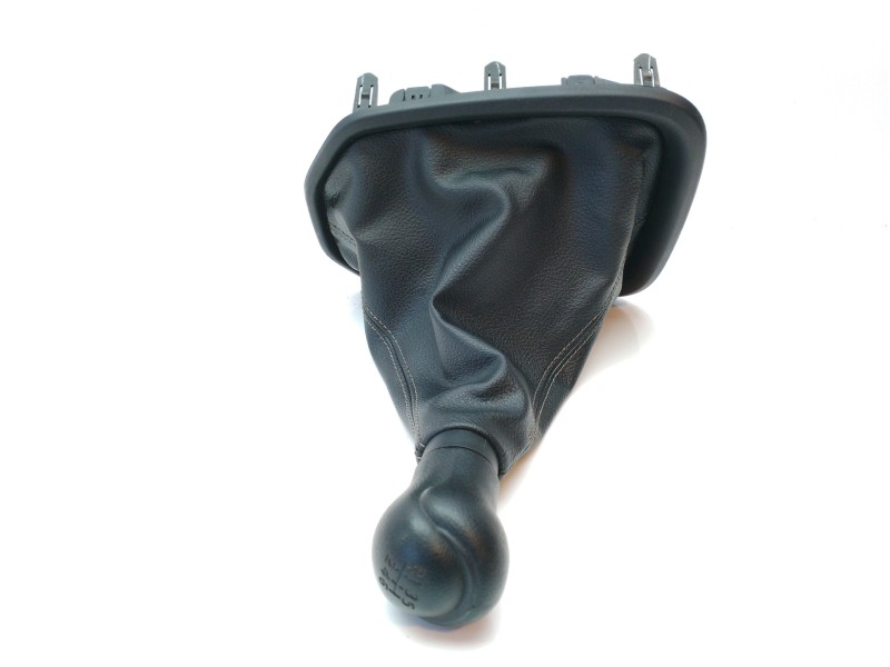 Recambio de pomo palanca cambio para toyota hilux (kun) 2.5 turbodiesel referencia OEM IAM 355040K230C0  