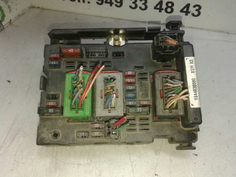 Recambio de caja reles / fusibles para citroën xsara berlina 1.6i 16v premier referencia OEM IAM 9644038680 13063382 