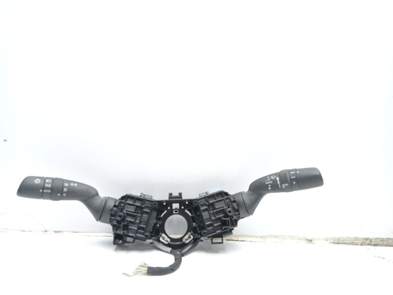 Recambio de mando multifuncion para toyota yaris referencia OEM IAM 8432902040  