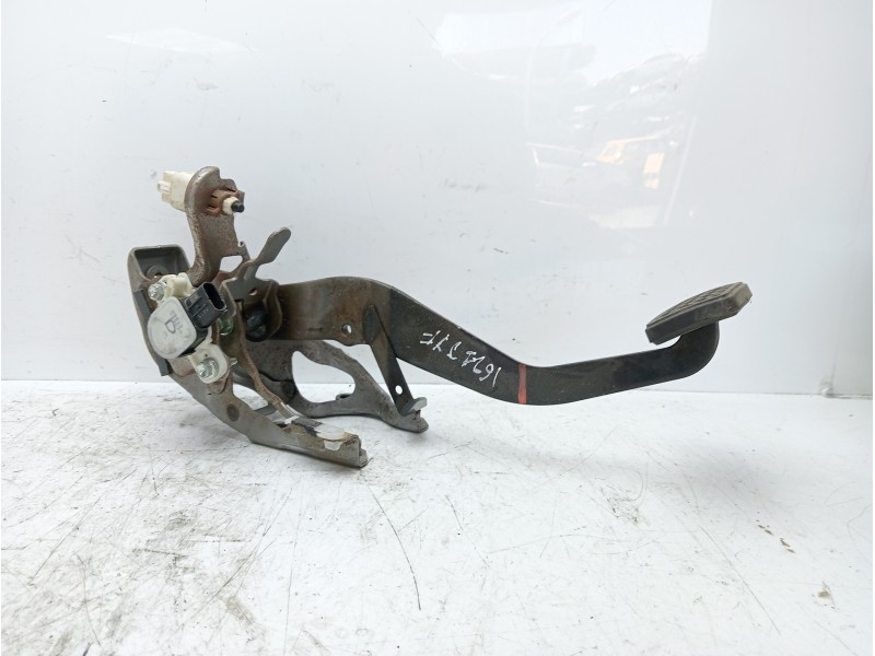 Recambio de pedal freno para toyota yaris 1.5 16v cat referencia OEM IAM 471010D470  