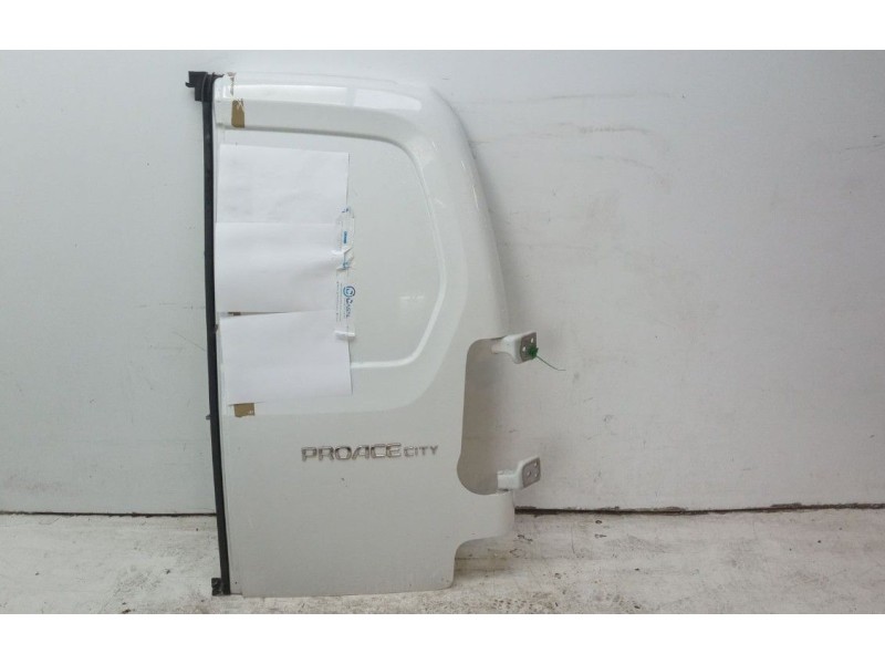 Recambio de puerta trasera derecha para toyota proace verso 1.6 d-4d cat referencia OEM IAM SU001B0472  