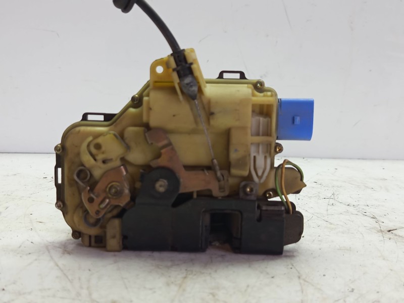 Recambio de cerradura puerta delantera izquierda para seat ibiza (6l1) referencia OEM IAM 7E1837015A 837015AM 