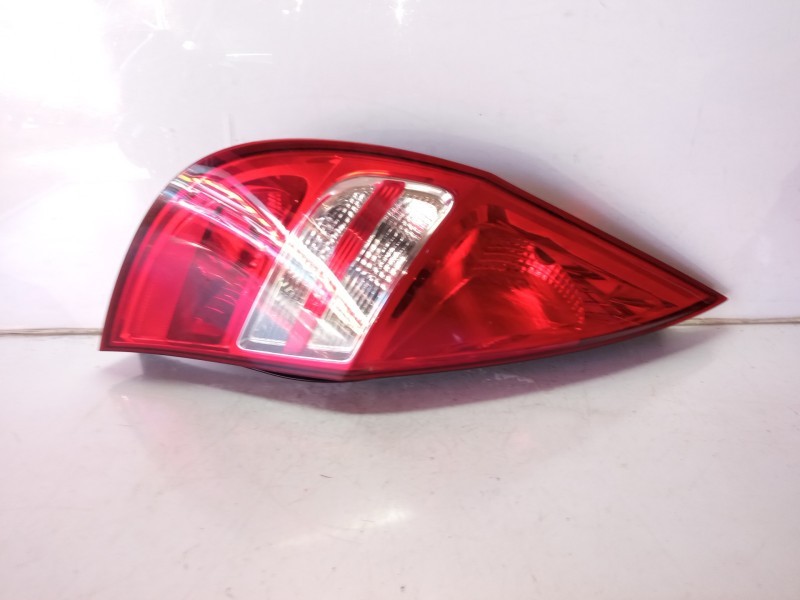 Recambio de piloto trasero izquierdo para hyundai i30cw 1.6 crdi cat referencia OEM IAM 924012R0  