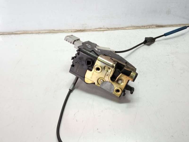 Recambio de cerradura puerta trasera derecha para citroën c4 berlina collection referencia OEM IAM 9681337080  