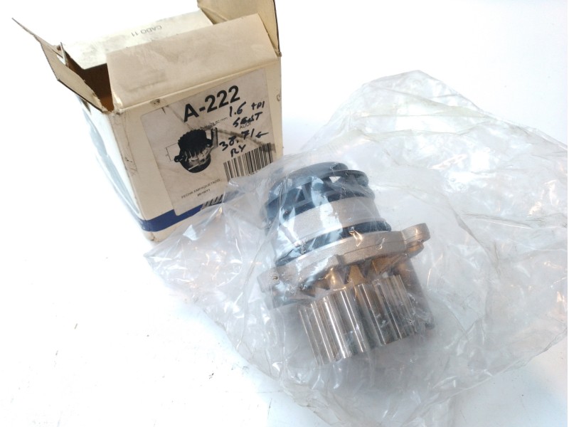 Recambio de bomba agua para volkswagen polo berlina (6n1) 1.6 referencia OEM IAM A222  