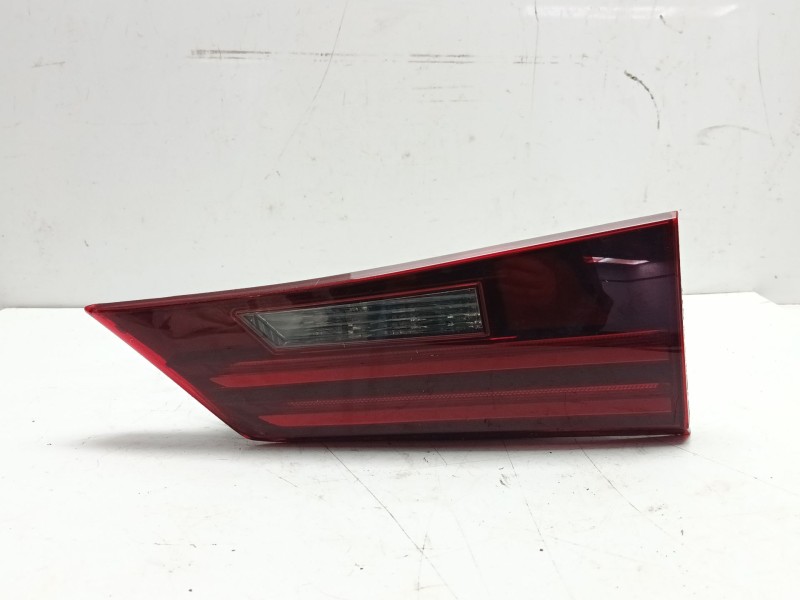 Recambio de piloto trasero derecho interior para lexus is 300h referencia OEM IAM 8158153140  