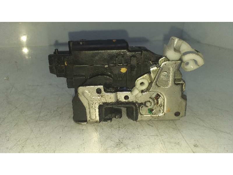 Recambio de cerradura puerta trasera derecha para dacia lodgy sl eficacia referencia OEM IAM 825020953R  