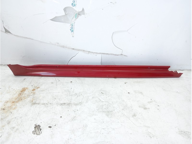 Recambio de estribo para toyota yaris hybrid active referencia OEM IAM 758510D0100  