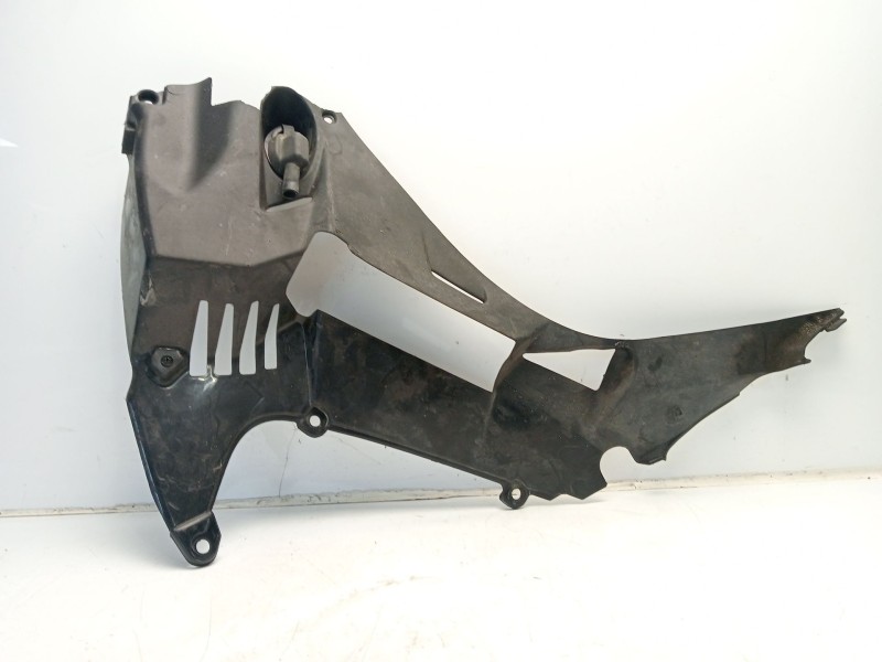 Recambio de moldura para honda cb 500f referencia OEM IAM 64435MGZJ000  