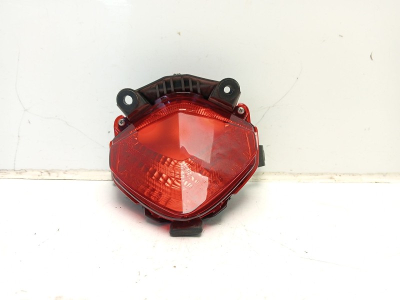 Recambio de piloto trasero central para honda cb 500f referencia OEM IAM 33710MGZJ01  