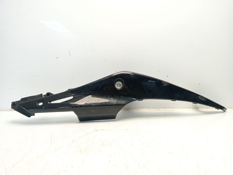 Recambio de moldura para honda cb 500f referencia OEM IAM 77251MGZJ000  