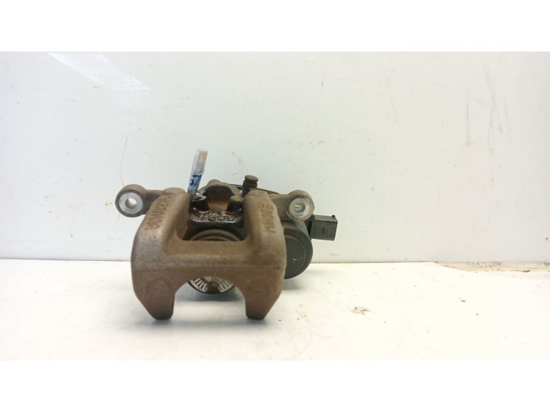 Recambio de pinza freno trasera derecha para hyundai tucson kosmo bluedrive 2wd referencia OEM IAM 58230N7600  