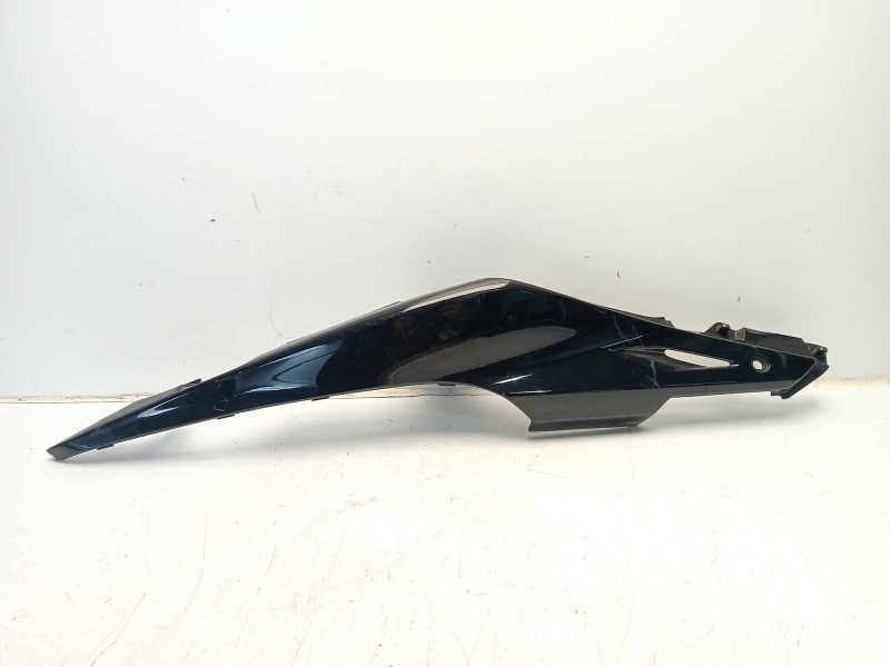 Recambio de moldura para honda cb 500f referencia OEM IAM 77241MGZJ000  