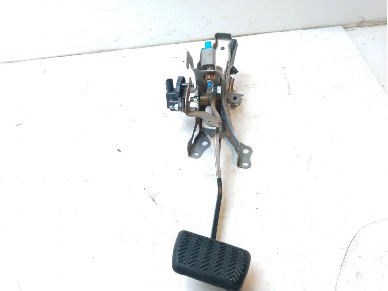 Recambio de pedal freno para toyota yaris referencia OEM IAM 47110K0030  