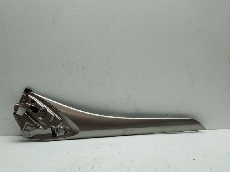 Recambio de moldura para lexus is 300h referencia OEM IAM 5501253021  
