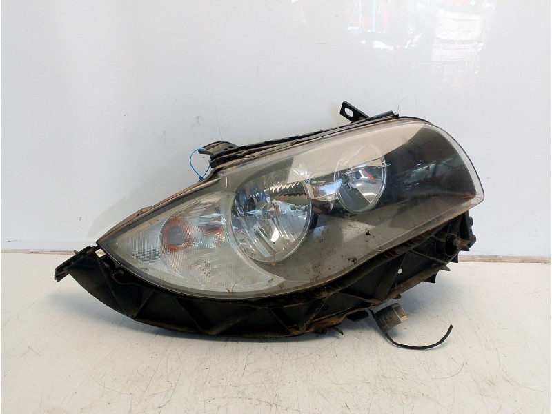 Recambio de faro derecho para bmw 1 (e81) 118 d referencia OEM IAM 63117193388  