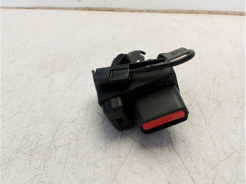 Recambio de enganche cinturon trasero derecho para toyota yaris (_p21_, _pa1_, _ph1_) 1.5 hybrid (mxph10) referencia OEM IAM 733