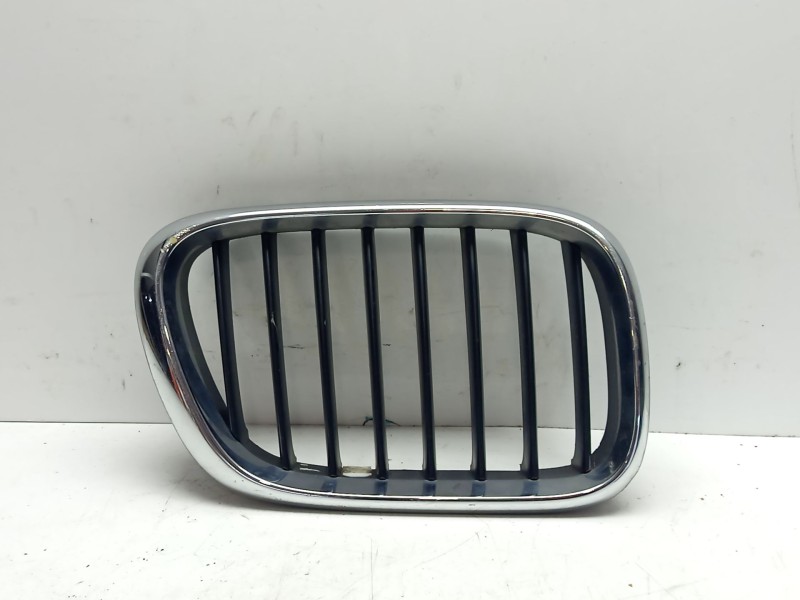 Recambio de rejilla paragolpes derecha para bmw x5 (e53) 3.0 d referencia OEM IAM 51138402646  
