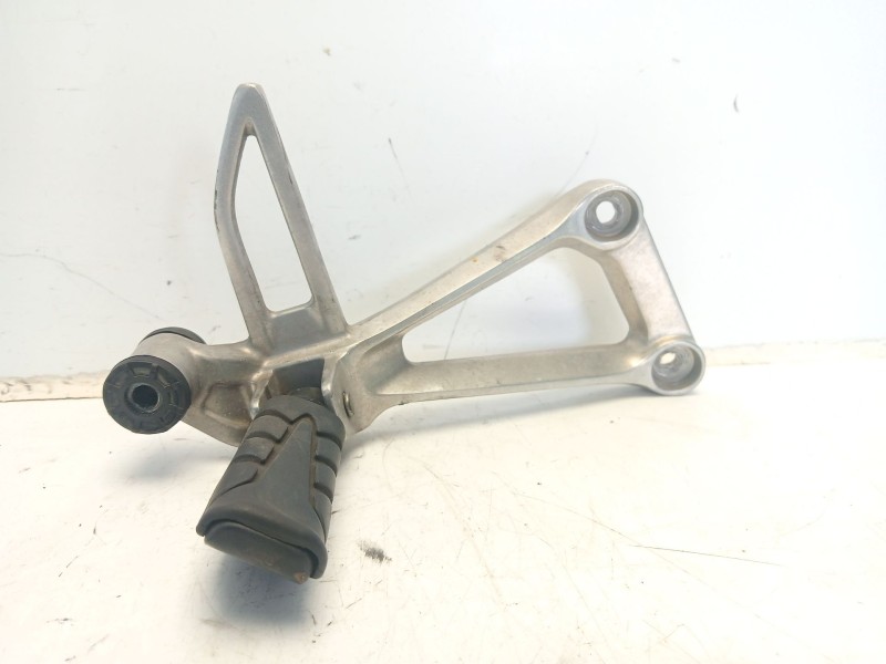 Recambio de estribo para honda cb 500f referencia OEM IAM 50715MGZJ00  