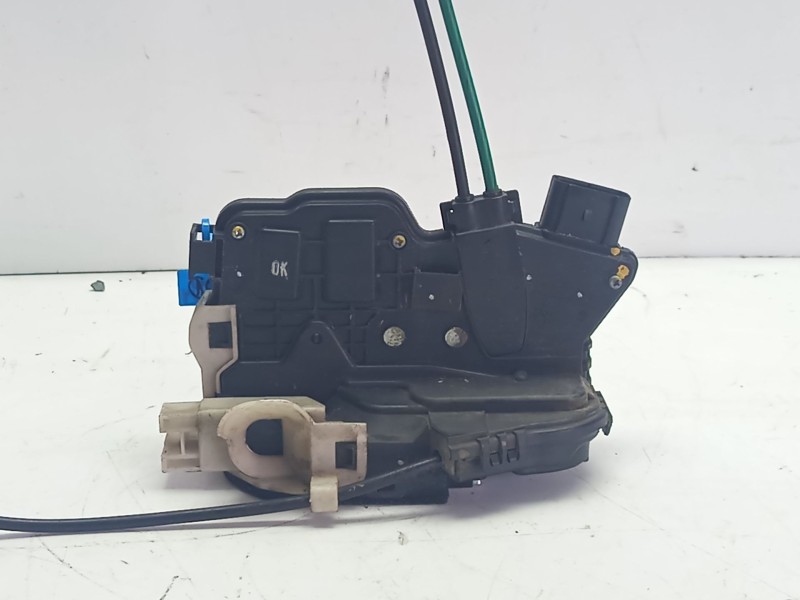 Recambio de cerradura puerta delantera derecha para kia sorento referencia OEM IAM 813202P020 A045777 