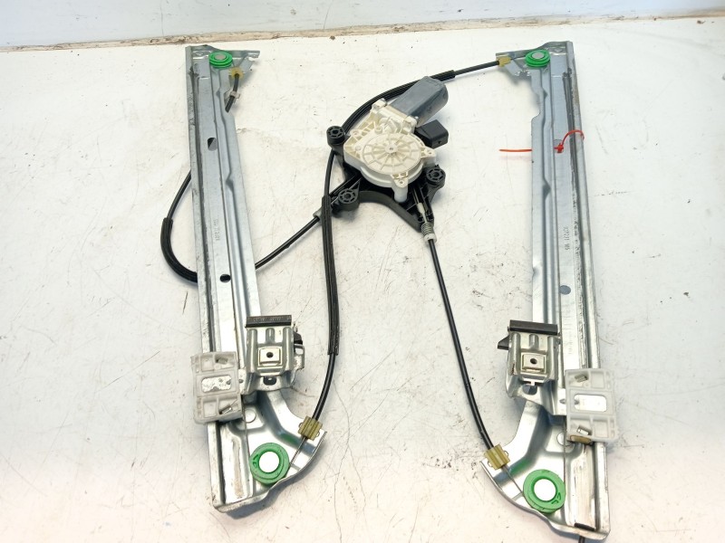Recambio de elevalunas delantero derecho para mercedes-benz vito combi 06.2003 referencia OEM IAM A6397200146  