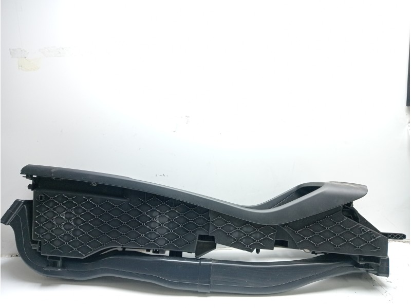 Recambio de apoyabrazos central para volvo xc 40 business plus awd referencia OEM IAM 32352198  