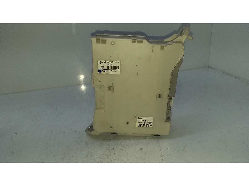 Recambio de caja reles / fusibles para lexus is200 (ds2/is2) 220d referencia OEM IAM 8273053050 6G280193 11366F21