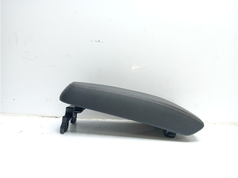 Recambio de apoyabrazos central para volvo xc 40 business plus awd referencia OEM IAM 31469052  