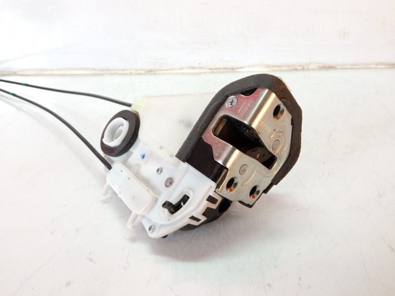 Recambio de cerradura puerta trasera derecha para toyota yaris active referencia OEM IAM 690500D310  