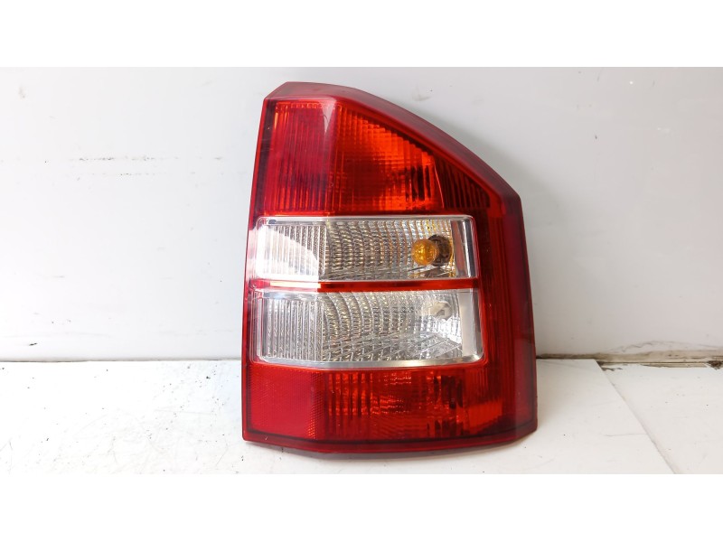 Recambio de piloto trasero derecho para chrysler jeep compass 2.0 crd cat referencia OEM IAM 68445984AA  