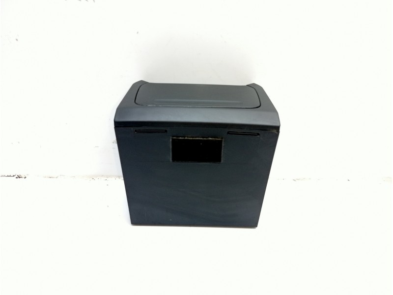 Recambio de moldura para volvo xc 40 business plus awd referencia OEM IAM 32275410  