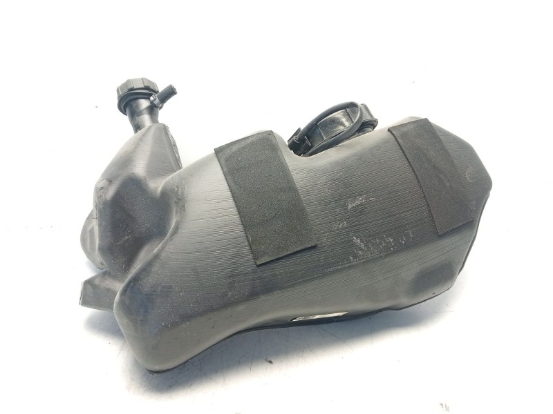 Recambio de deposito combustible para piaggio (vespa) vespa 125ie 3v primavera referencia OEM IAM 1B005534 1B008539 