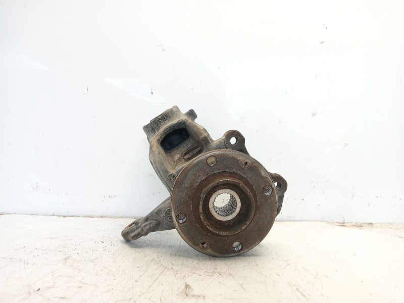 Recambio de mangueta delantera izquierda para peugeot 208 referencia OEM IAM 364690  