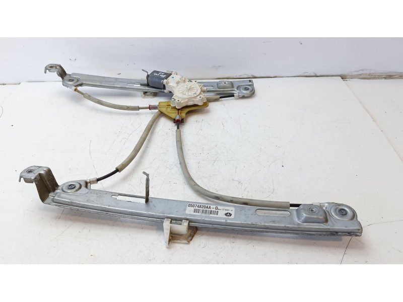 Recambio de elevalunas delantero derecho para chrysler jeep compass 2.0 crd cat referencia OEM IAM 68002896AA  05074820AA