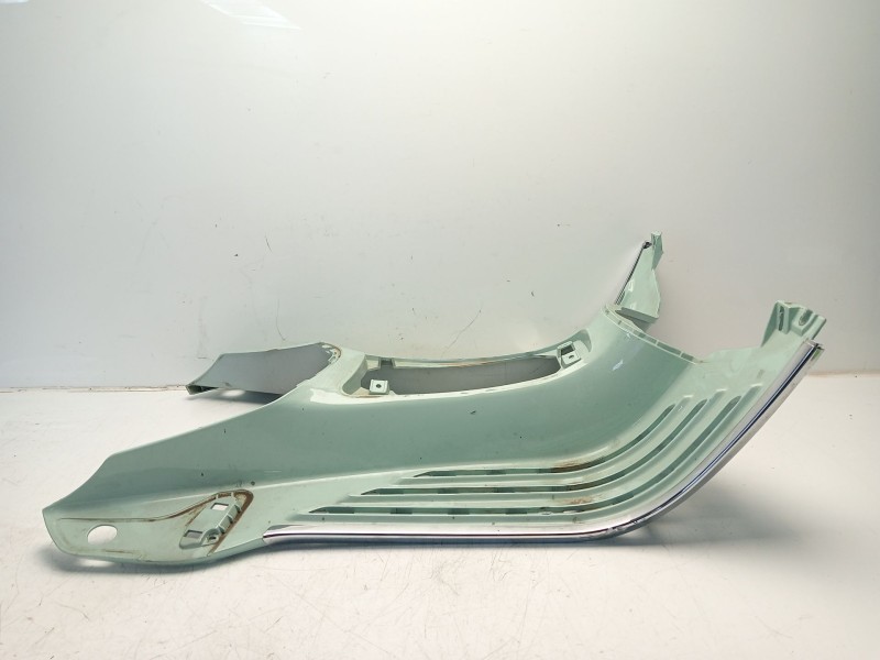 Recambio de moldura para piaggio (vespa) vespa 125ie 3v primavera referencia OEM IAM 673612  