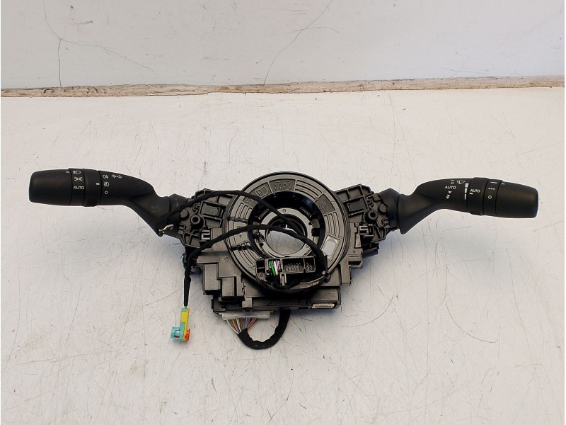 Recambio de mando multifuncion para toyota corolla (e21) referencia OEM IAM 8431902010  