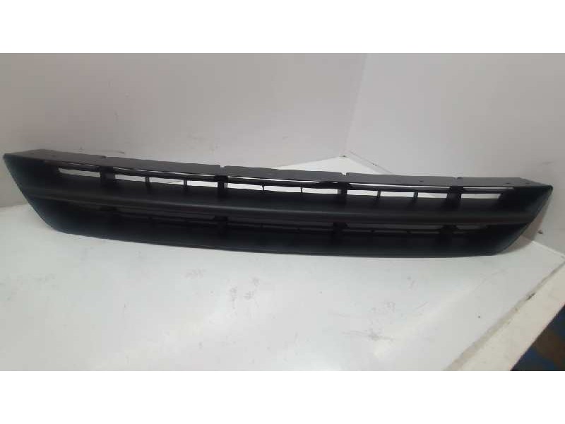 Recambio de rejilla paragolpes delantero para ford focus berlina (cap) trend referencia OEM IAM 17K945 17K945 
