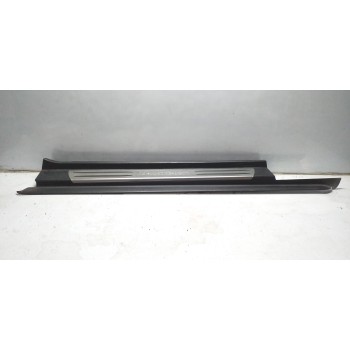 MOLDURAS DELANTERAS A1716800235 