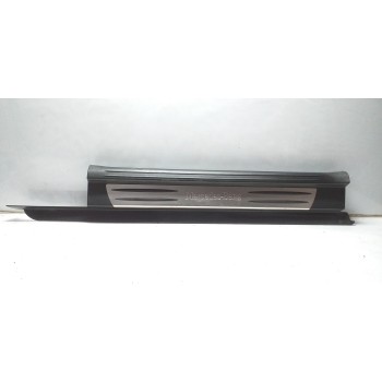MOLDURAS DELANTERAS A1716800135 