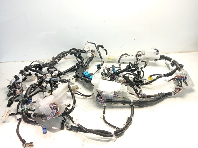 Recambio de suelo para lexus ux (za10) 250h referencia OEM IAM 8212176110  