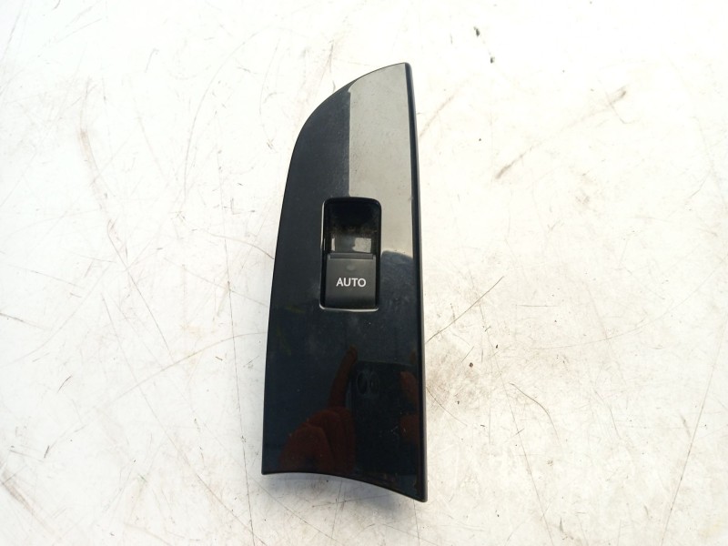 Recambio de mando elevalunas trasero izquierdo para lexus is200 (ds2/is2) 2.2 d-4d cat referencia OEM IAM 8403053020  