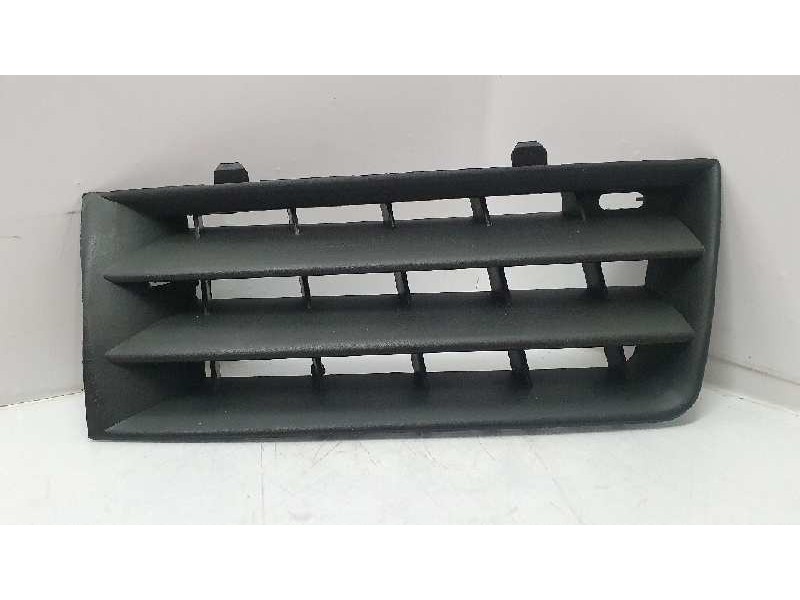 Recambio de rejilla paragolpes izquierda para renault megane ii berlina 3p referencia OEM IAM 8200258000  
