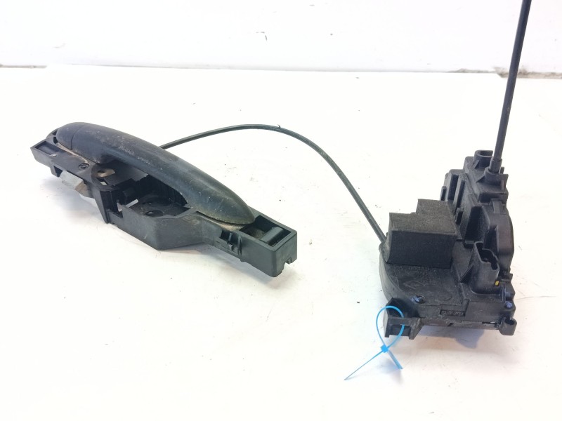 Recambio de cerradura puerta trasera derecha para renault clio iii exception referencia OEM IAM 8200300128  