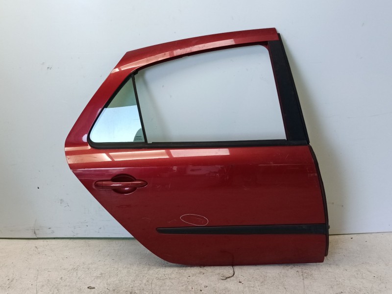 Recambio de puerta trasera derecha para renault laguna ii (bg0) referencia OEM IAM 821000022R  