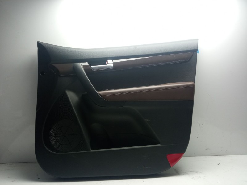 Recambio de guarnecido puerta delantera derecha para kia sorento referencia OEM IAM 823022PGD0ALU 935752P110VA 
