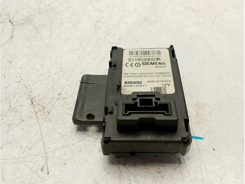 Recambio de modulo electronico para renault clio iii exception referencia OEM IAM 8200125077  