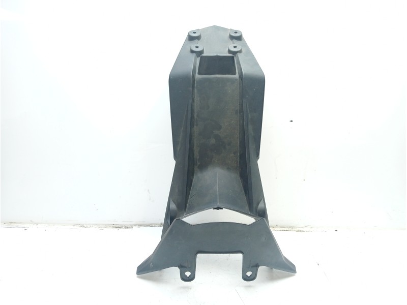 Recambio de molduras traseras para ktm 125 duke referencia OEM IAM 91208015000  