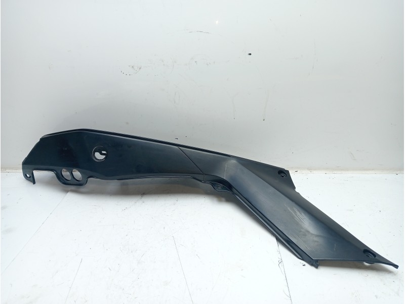 Recambio de moldura para ktm 125 duke referencia OEM IAM 9010804200033  