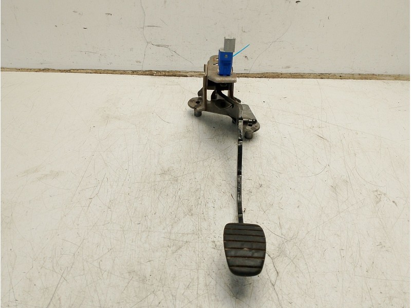 Recambio de pedal embrague para renault clio iii exception referencia OEM IAM 8200275893  