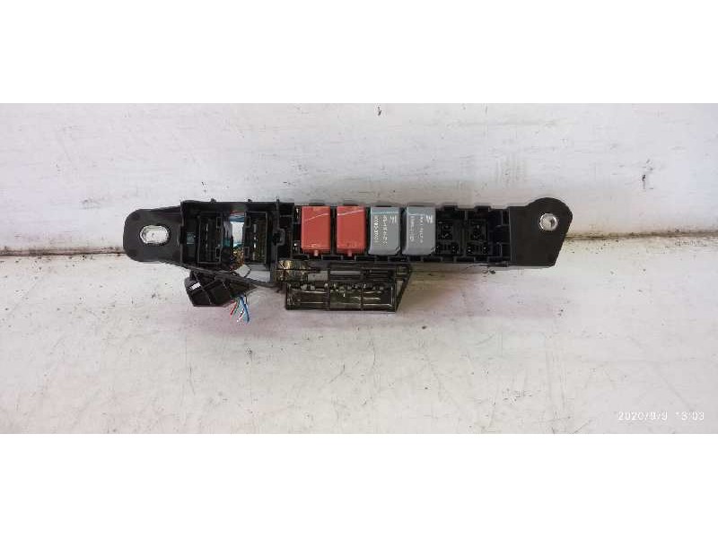 Recambio de caja reles / fusibles para toyota c-hr referencia OEM IAM 8264147050 71547921 